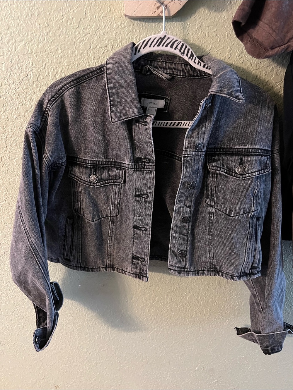 Forever 21 Women's Cropped Washed Black Denim Jacket